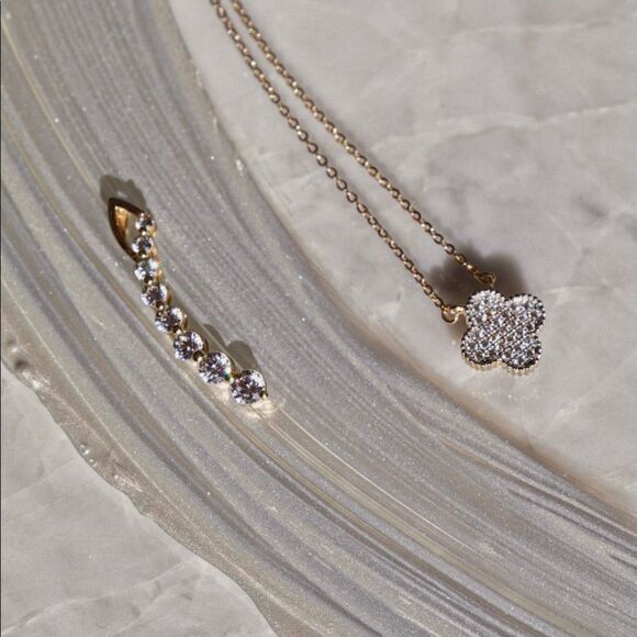 14K Solid Gold Adjustable Clover Necklace - A Perfect Gift - Picture 9 of 10